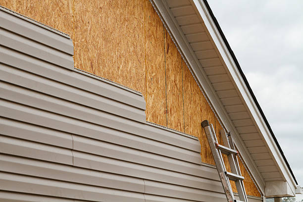 Professional Vinyl Siding technician working in Falls Church, VA